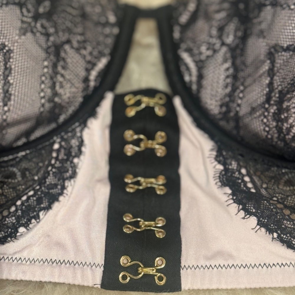 Lace Overlay Underwire Bra in Black with Blush Lining - Picture 3 of 5